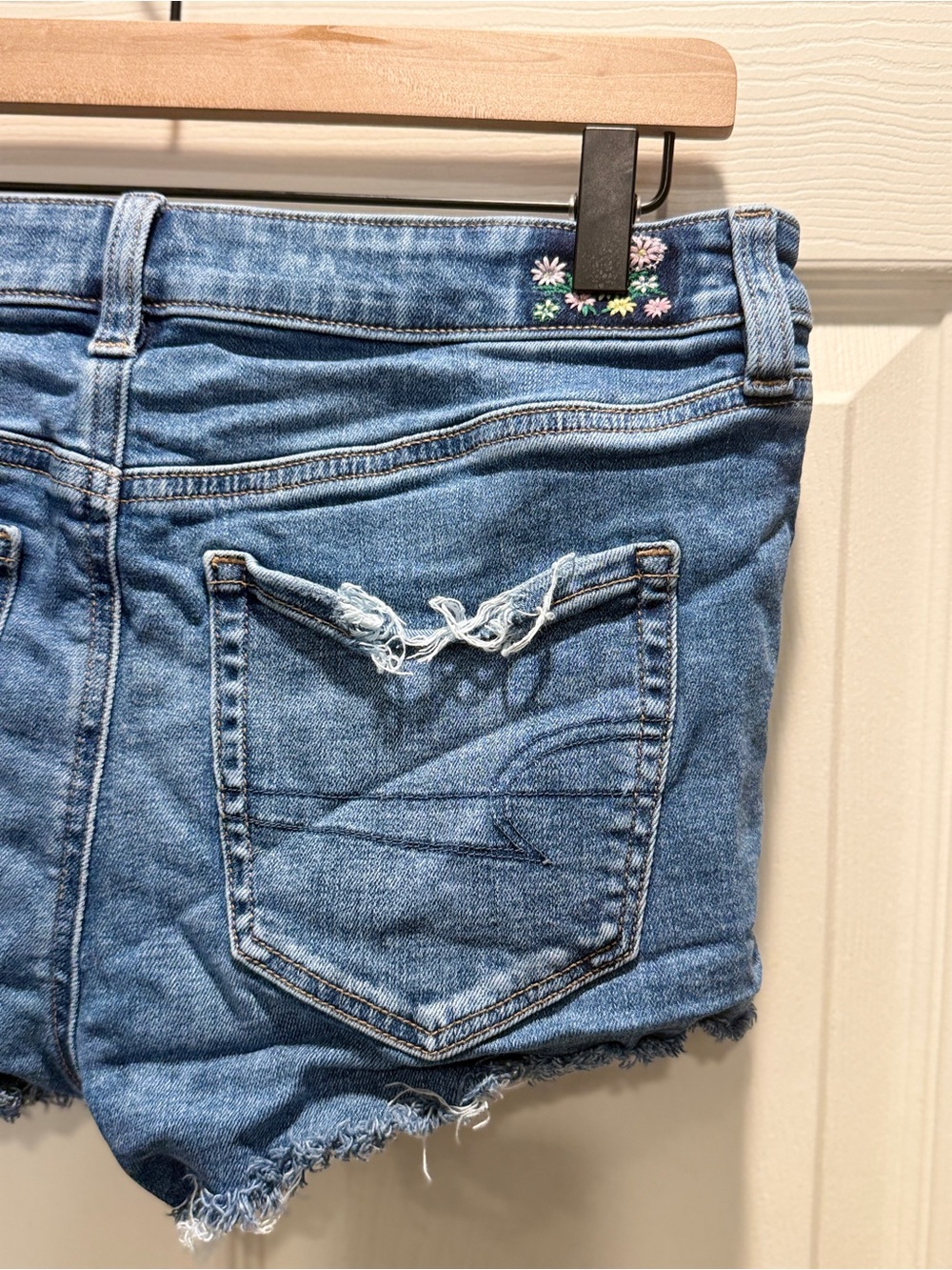 American Eagle Floral Embroidered Next Level Stretch Shortie Size 6 - Picture 7 of 11